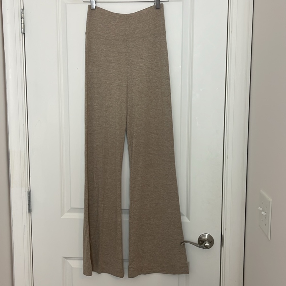 Anatomie Harlow Comfy Pull On pant Beige Flare 90s Minimalism Style